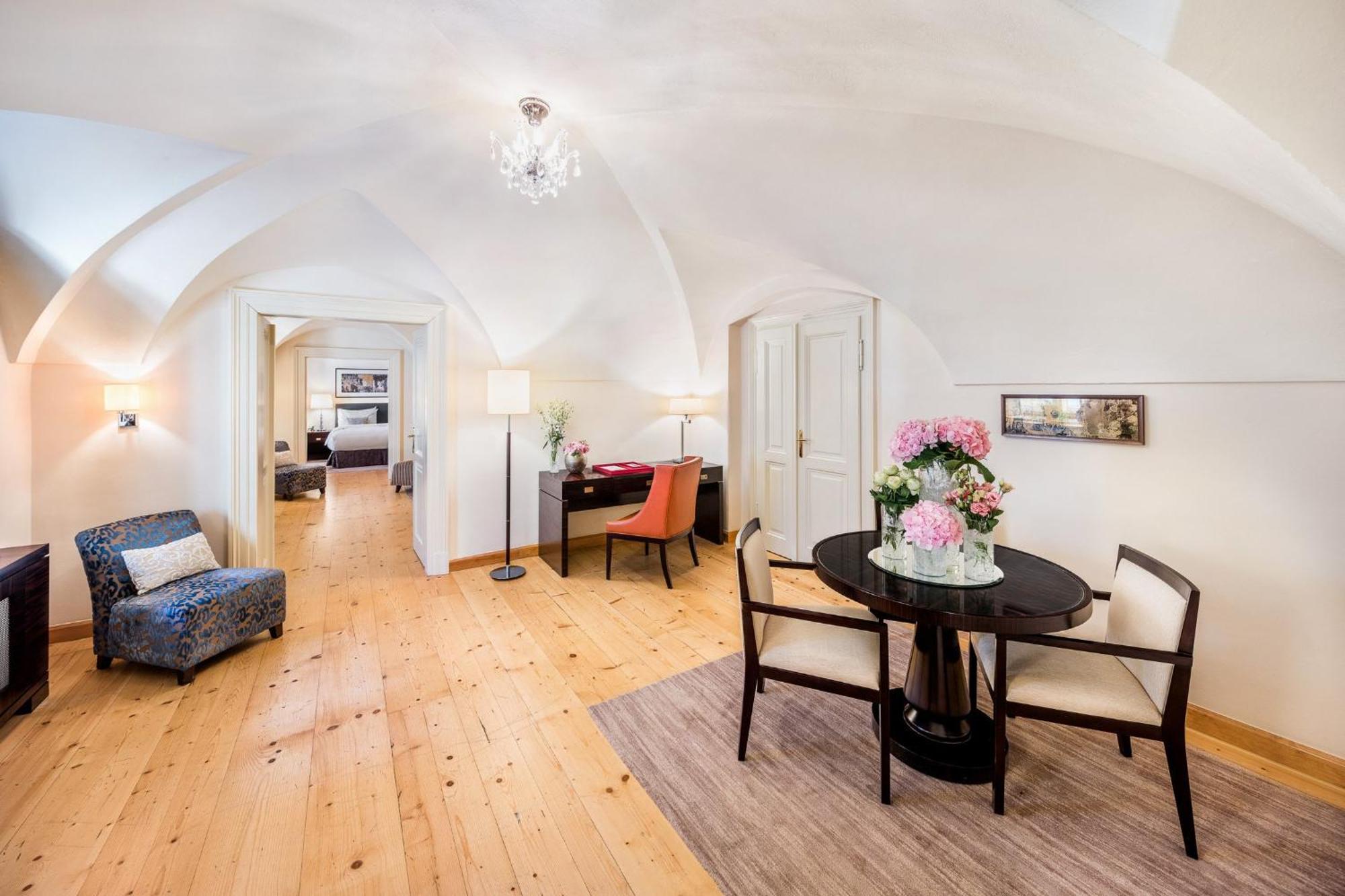 Mandarin Oriental, Praha