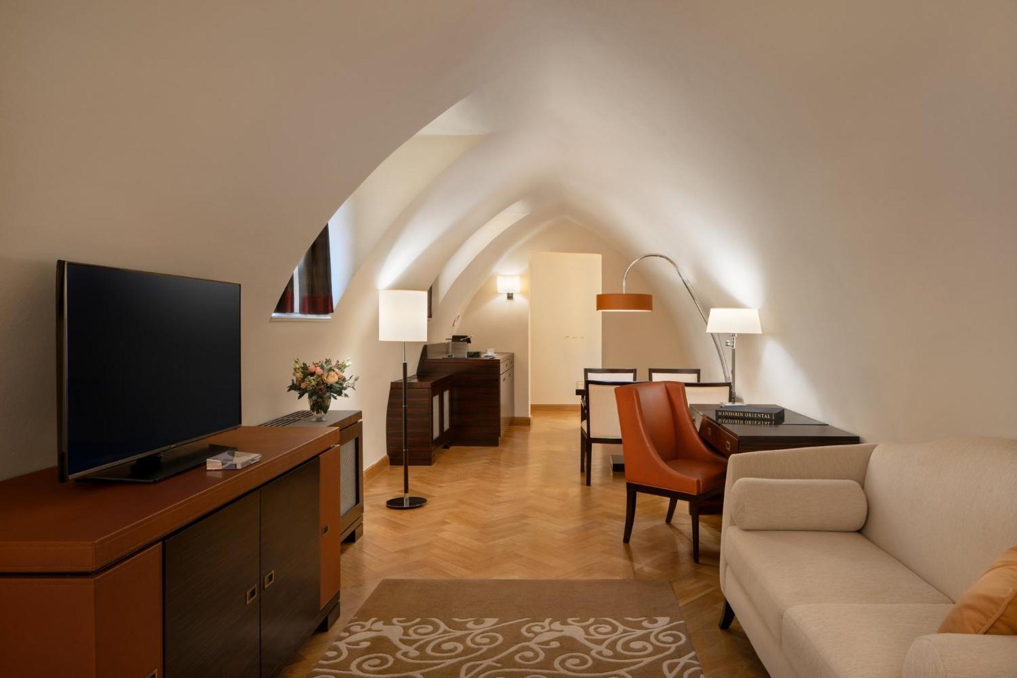 Mandarin Oriental, Praha