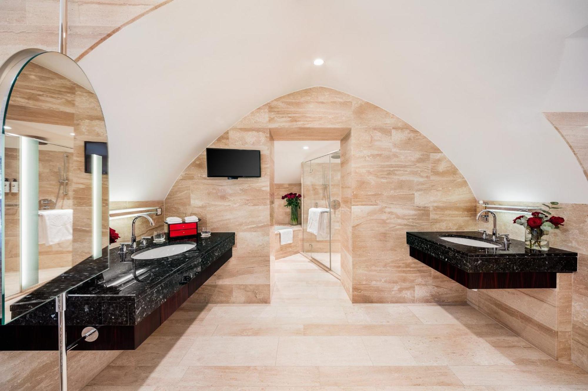 Mandarin Oriental, Praha